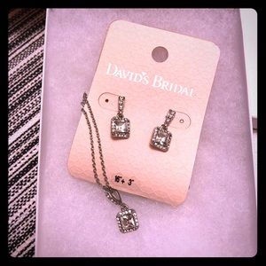 Bridal set. Necklace and earrings.